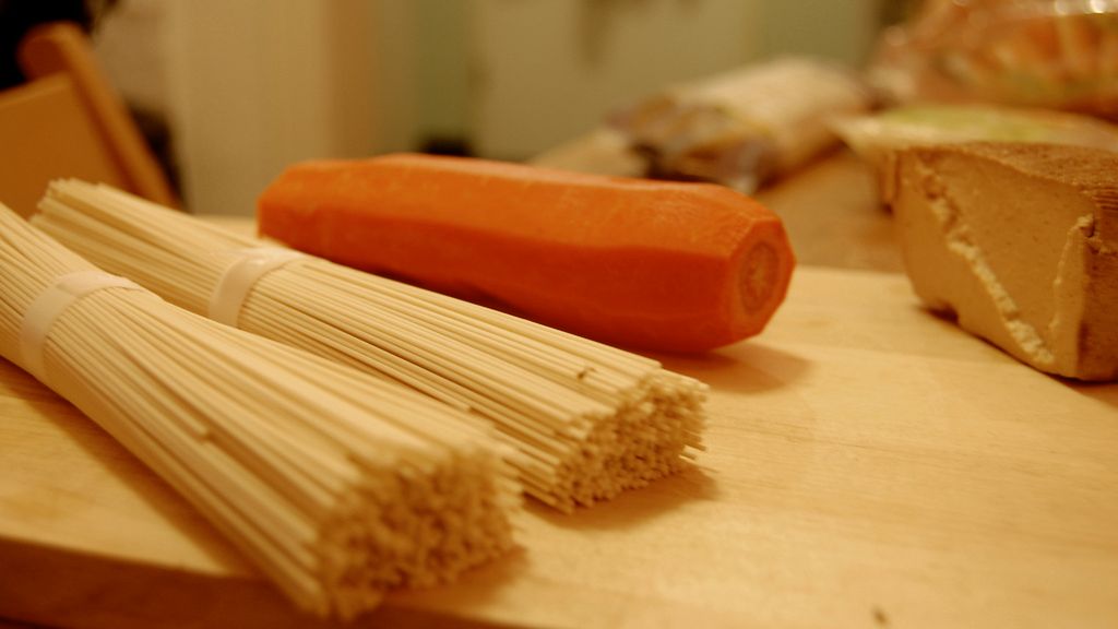 Surowy makaron japoński Somen