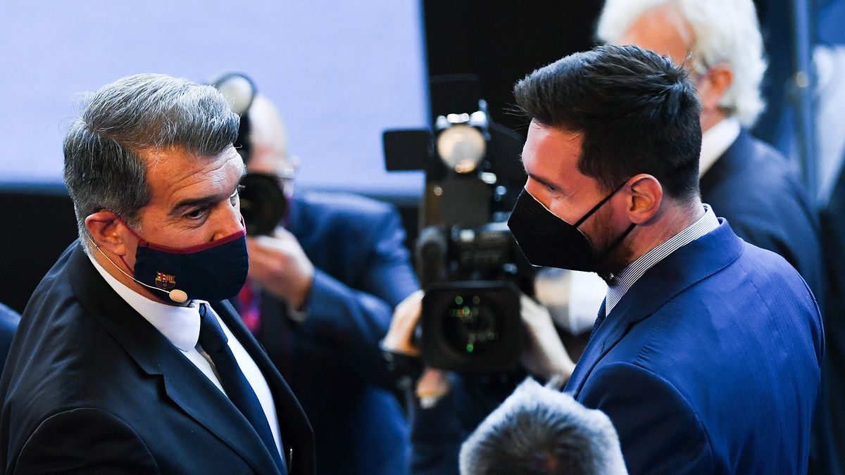 Getty Images / David Ramos / Na zdjęciu: Joan Laporta (z lewej) i Lionel Messi