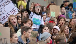 Młodzieżowy Strajk Klimatyczny. Młodzi powiedzieli dość i wyszli na ulice. Wyborcy PiS i PO ich popierają (Badanie)