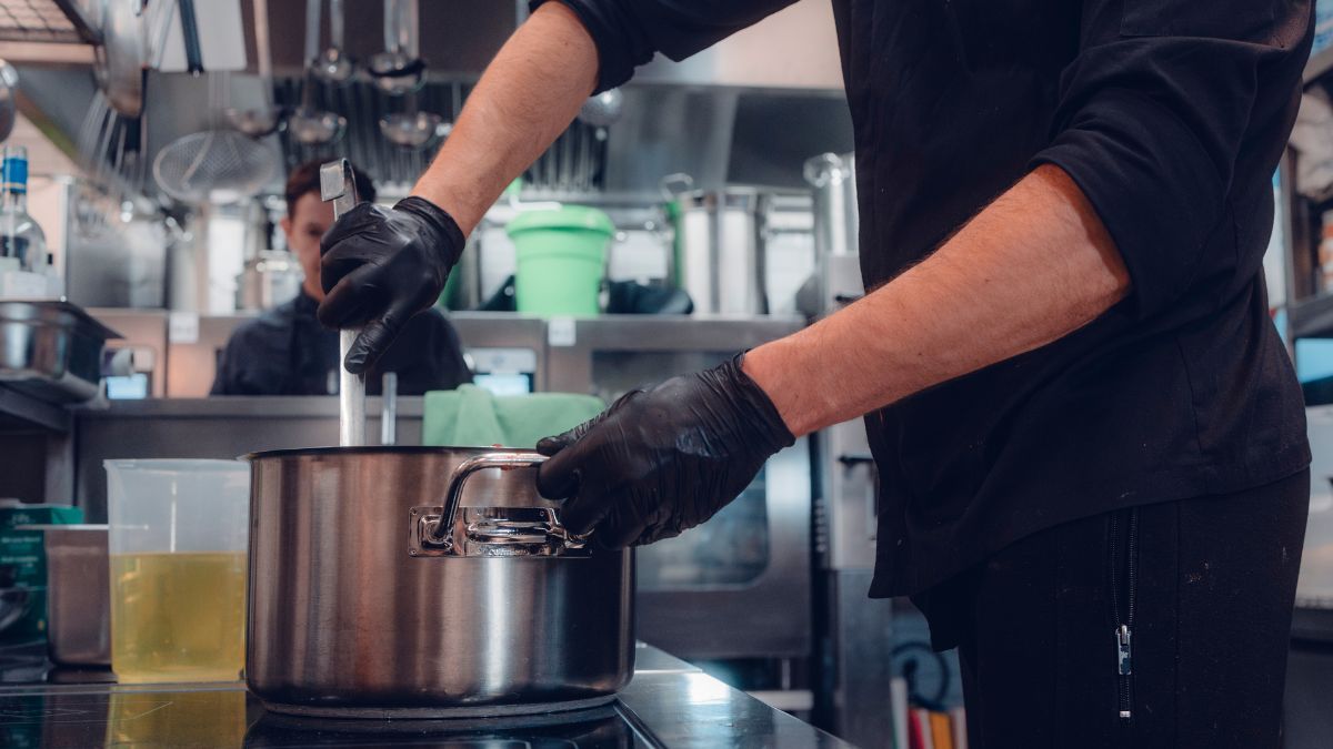 O czym należy pamiętać, zamawiając zupę w restauracji?