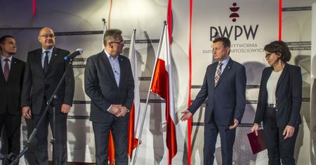 Wojna w rządzie o dowody osobiste. MSWiA składa swój projekt