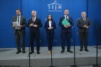 Nawrocki dostał "prezent" od PSL. Wiadomo, co w nim było