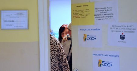Pensja minimalna w górę, 500+ w dół. Spadnie liczba uprawnionych