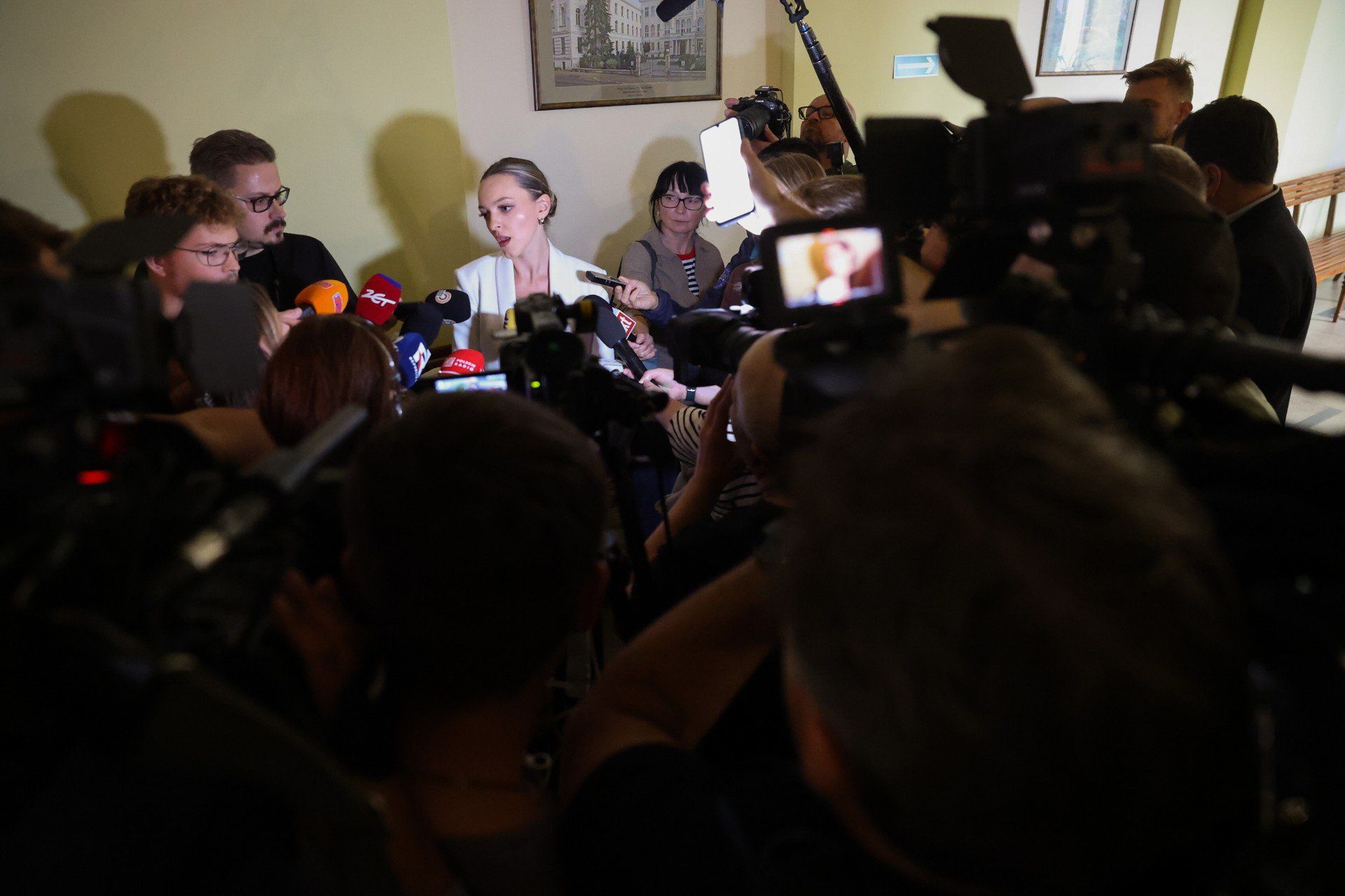 Obrońca oskarżonego Sebastiana M., Katarzyna Hebda, podczas wypowiedzi dla mediów przed salą Sądu Rejonowego w Piotrkowie Trybunalskim