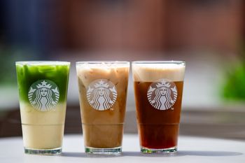 Smak wakacji w centrum Torunia. Starbucks zaskakuje letnimi nowościami