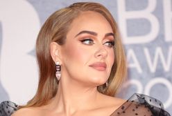 Adele na koncercie cała na czarno. Podkreśliła wysmukloną figurę