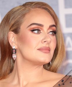 Adele na koncercie cała na czarno. Podkreśliła wysmukloną figurę