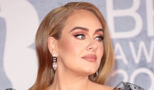 Adele na koncercie cała na czarno. Podkreśliła wysmukloną figurę