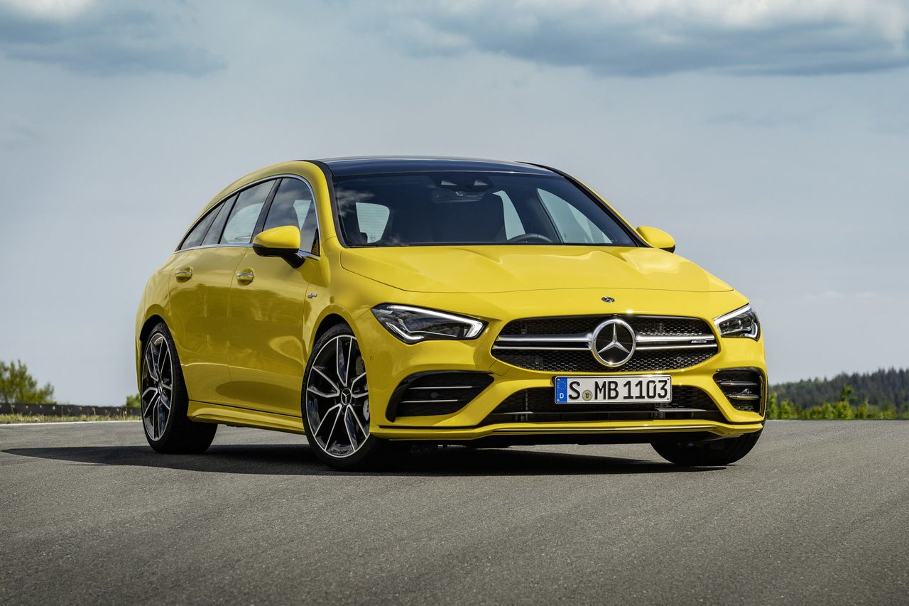 Sportowe, lecz eleganckie dodatki mogą się podobać. CLA 35 AMG wygląda naprawdę dobrze.