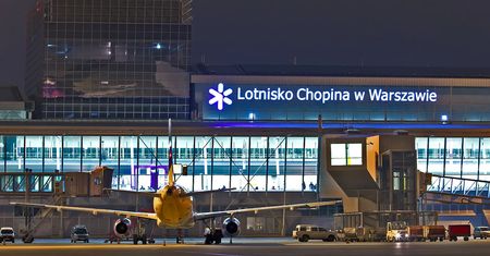 Funkcjonariusze KAS udaremnili przemyt na lotnisku Chopina. Zatrzymano Białorusinkę