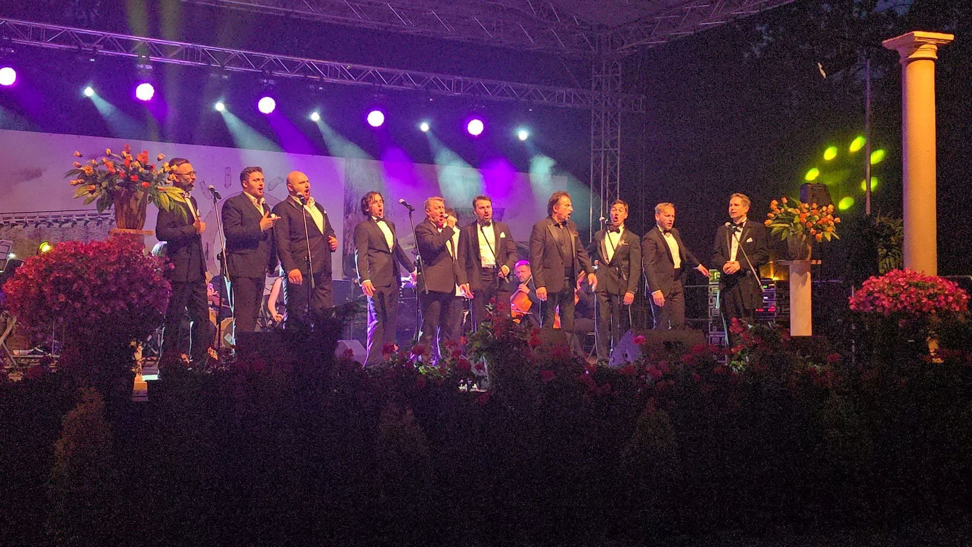 Wielka Gala Tenorów 2025. Dziesięciu tenorów na scenie w Ciechocinku