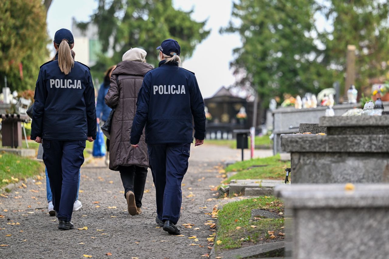 Dewastacja na cmentarzu w Szczecinie. Zatrzymano sprawców