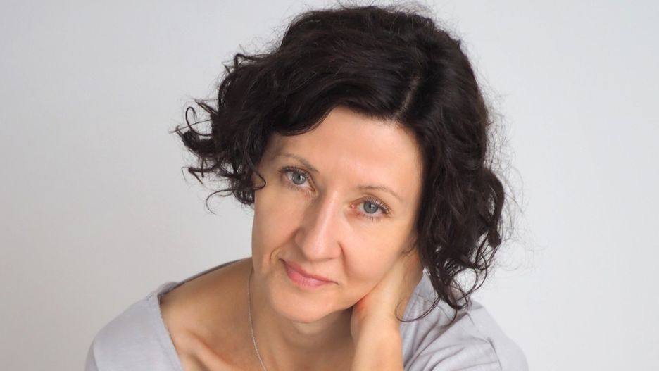 Katarzyna Rygiel, urodzona w Kielcach. Pisarka i laureatka Świętokrzyskiej Nagrody Literackiej. O sztuce, przeszłości i pisarskiej obsesji