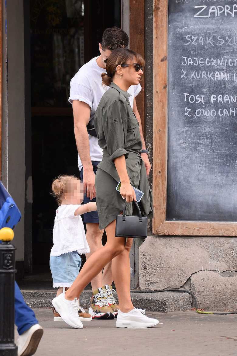 Robert i Anna Lewandowscy z Klarą na obiedzie