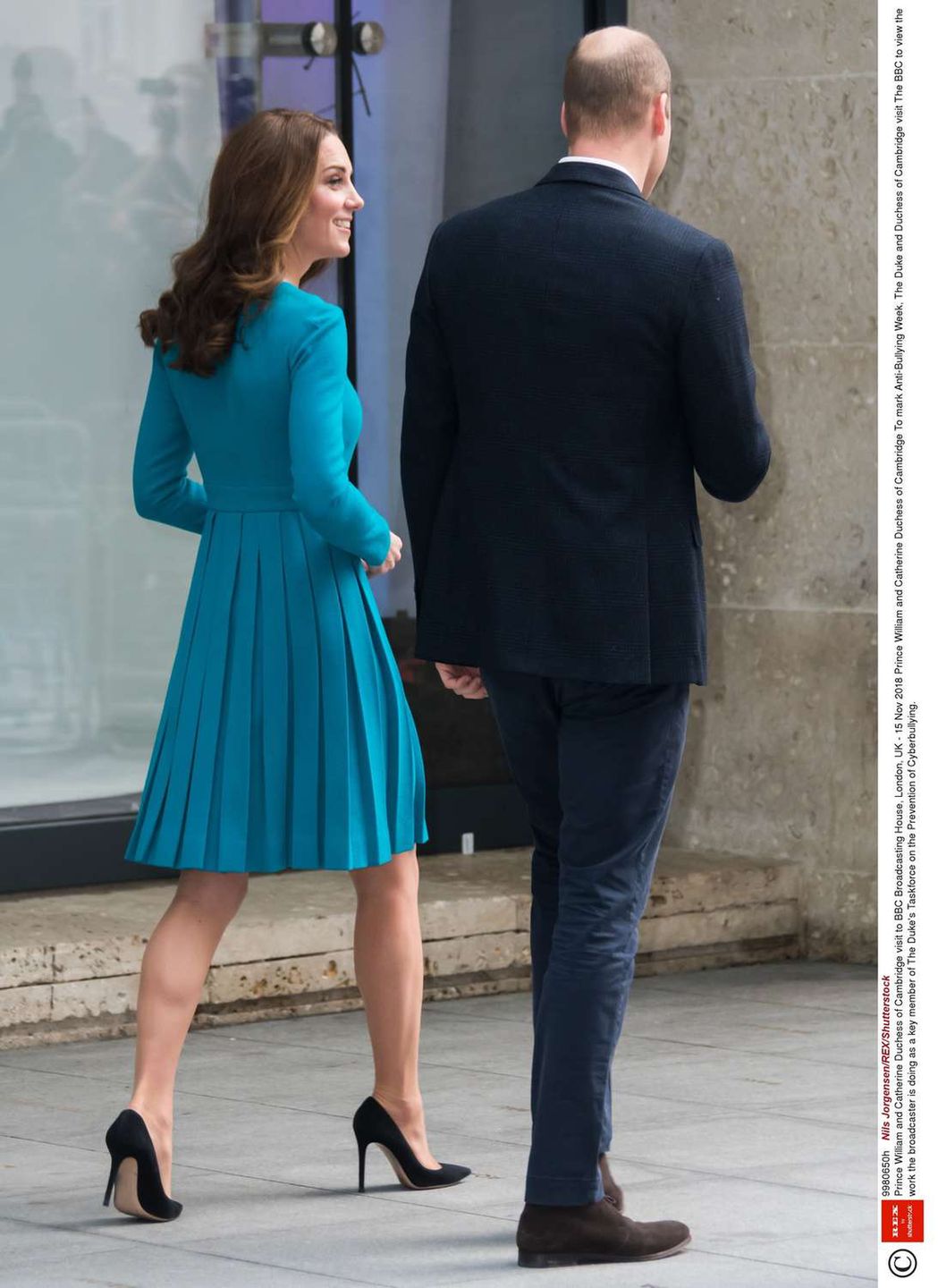 Księżna Kate w turkusowej sukience Emilia Wickstead w BBC
