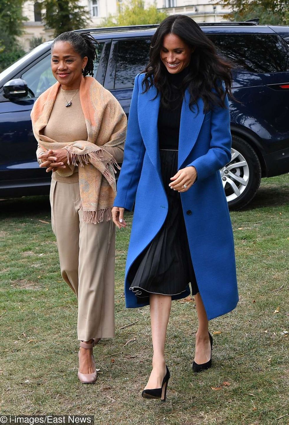 Meghan Markle z matką Dorią Ragland i księciem Harrym promują charytatywną książkę kucharską