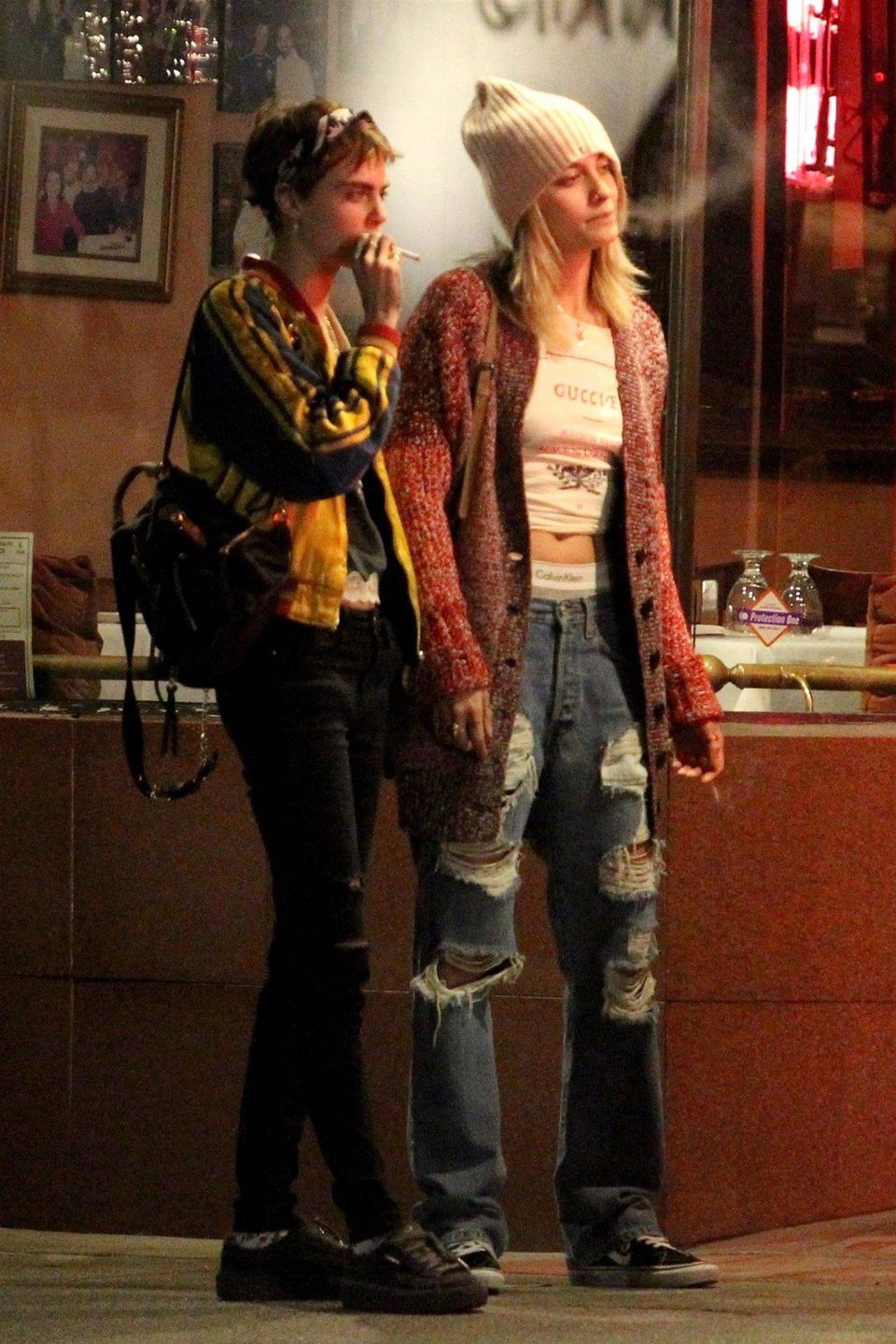 Cara Delevingne i Paris Jackson Kiss całowały się na ulicy. Towarzyszyli im Macaulay Culkin i Brenda Song (BACKGRID/FORUM)