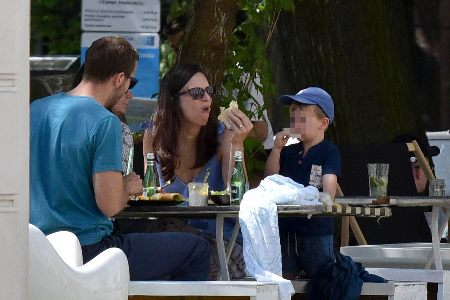 Anna Czartoryska z mężem i synem na obiedzie