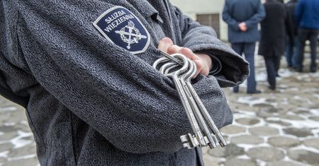 Przedsiębiorcy nie mają pracowników, więc sięgają po więźniów. A ci pracują coraz chętniej