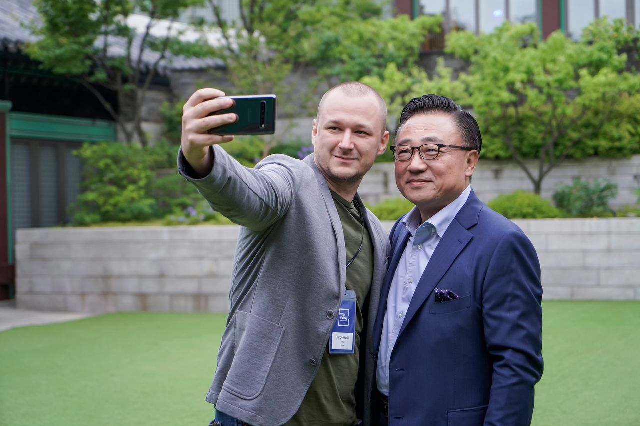 Rozmawialiśmy z szefem Samsunga. Opowiedział o 5G, powrocie Galaxy Folda i wojnie handlowej