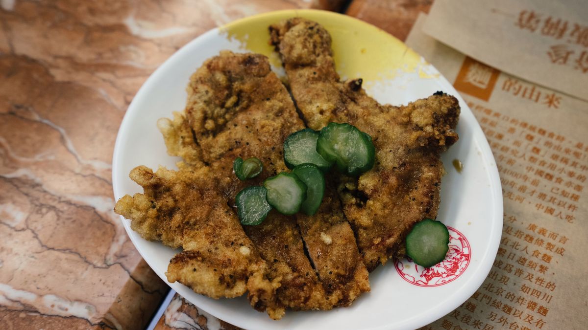 Łopatka wieprzowa z kością smażona na patelni