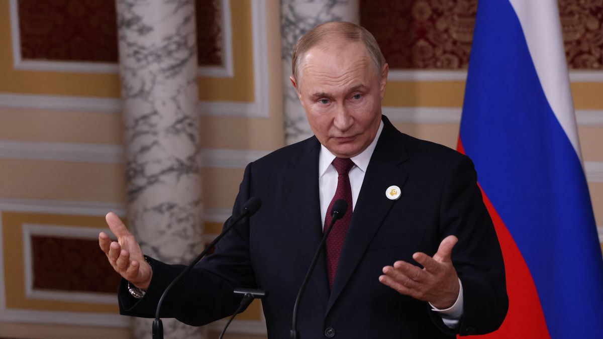 DUSHANBE, TAJIKISTAN - OCTOBER 10: (RUSSIA OUT) Russian President Vladimir Putin speaks during his press conference, on October 10, 2025 in Dushanbe, Tajikistan. Leaders of ex-Soviet States arrived to Tajikistan for the Summit of Commonwealth of Independent States (CIS). (Photo by Contributor/Getty Images)