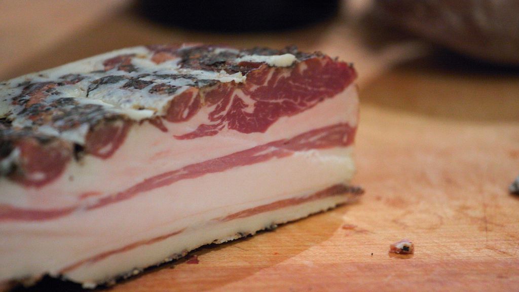 Peklowany boczek wieprzowy