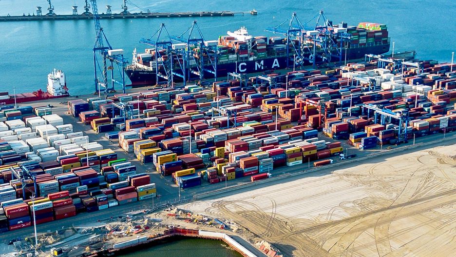 Towary pokonują dziś średnio rekordowe 5 tysięcy kilometrów, co przeczy tezie o postępującej regionalizacji wymiany handlowej.