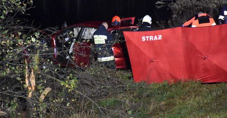 Opatowice Kolonia. Peugeot wpadł do wody. Wszyscy nastolatkowie zginęli
