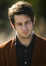 "Will i Grace": Michael Angarano powraca do komedii