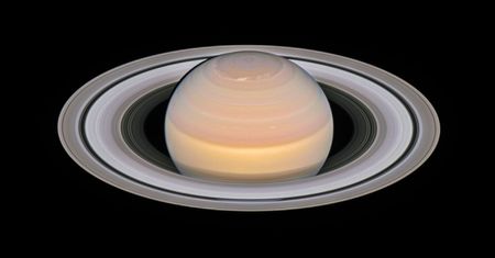 Nie tylko Mars, Wenus czy Jowisz, ale też Saturn błyszczy tego lata - warto mu się przyjrzeć