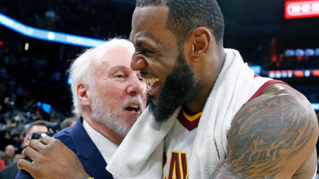 Gregg Popovich (z lewej), Lebron James