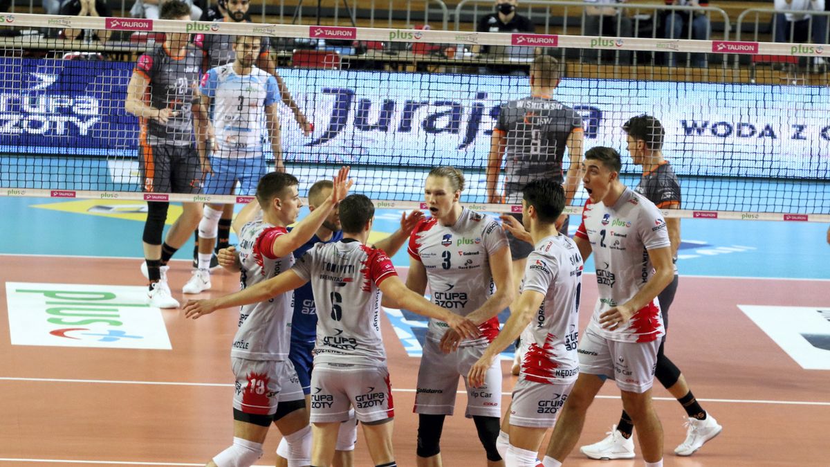 Zdjęcie okładkowe artykułu: PAP / Krzysztof Świderski / Na zdjęciu: radość siatkarzy Grupa Azoty ZAKSA Kędzierzyn-Koźle