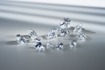 Diament naturalny czy laboratoryjny? Problem nie leży tam, gdzie większość z nas myśli