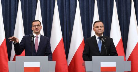 Wybory prezydenckie 2020. Kulisy i hasło kampanii Andrzeja Dudy. W PiS stan alertu