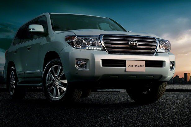 Toyota Land Cruiser V8 (J200) po liftingu - oficjalne informacje i zdjęcia