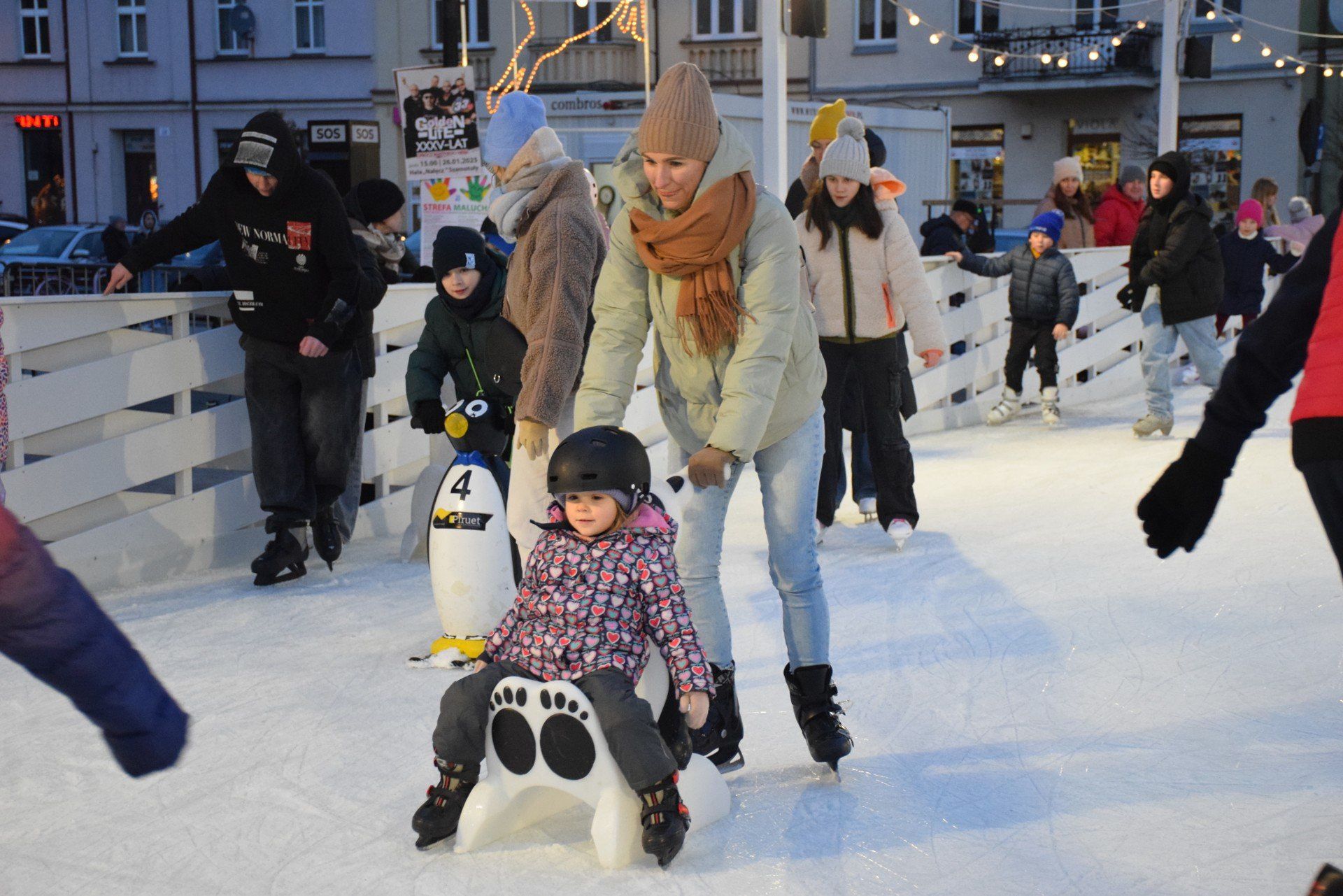 Otwarcie lodowiska w Szamotułach już wkrótce - zobacz archiwalne zdjęcia z ubiegłego roku!