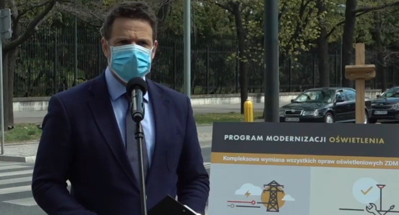 Warszawa. Rafał Trzaskowski podczas poniedziałkowej konferencji prasowej