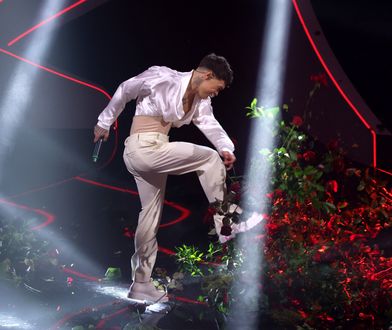 Afera na Festiwalu Piosenki Włoskiej w San Remo. Piosenkarz zdemolował scenografię