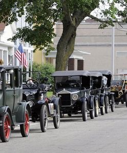 Zlot miłośników Forda T z okazji 100 urodzin