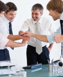 Szef chce się zakolegować? Uciekaj!