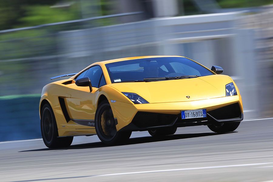 Lamborghini Gallardo LP 570-4 Superleggera (źródło: Auto Motor und Sport)
