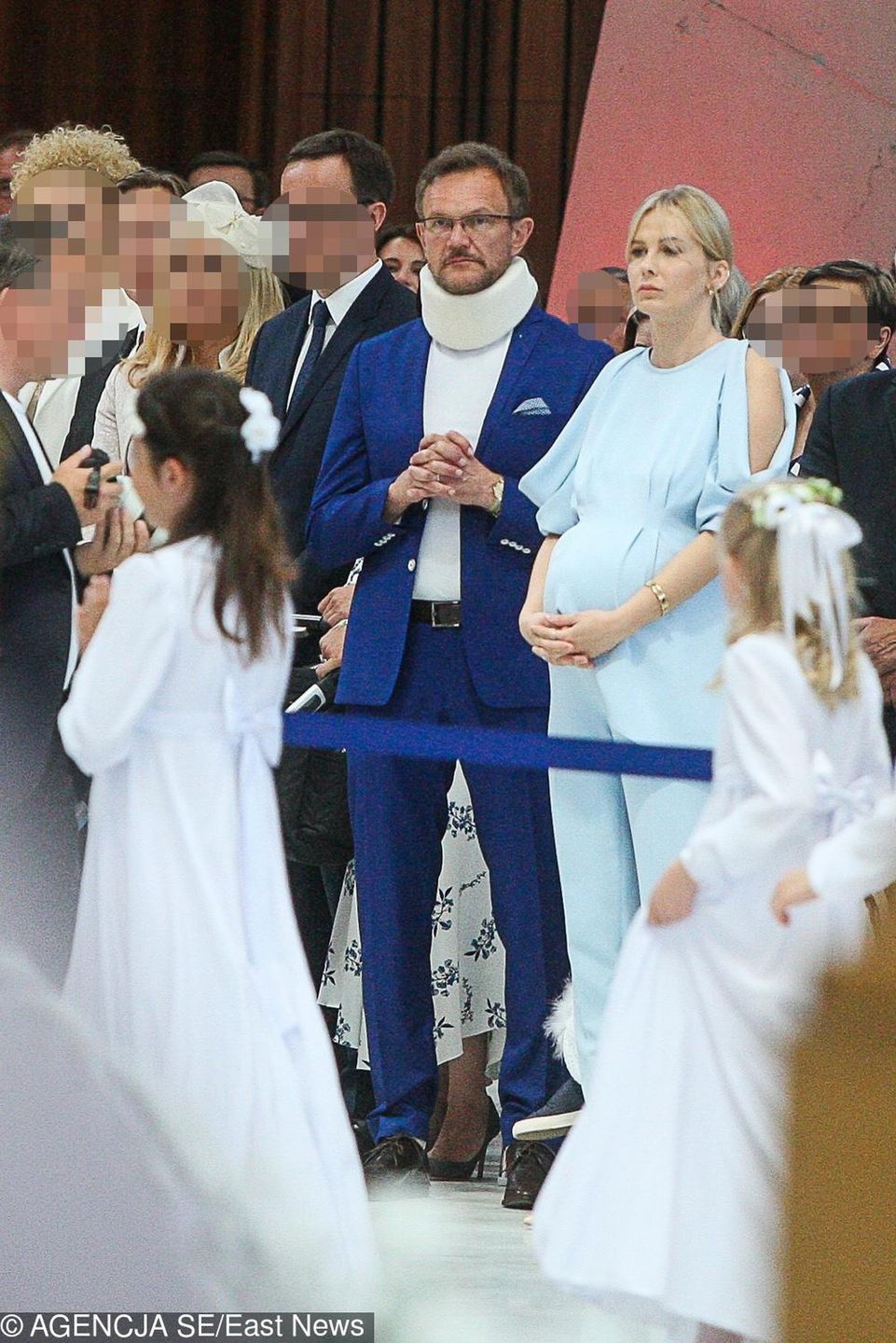 Edyta w ciąży i Cezary Pazura na komunii córki Amelii