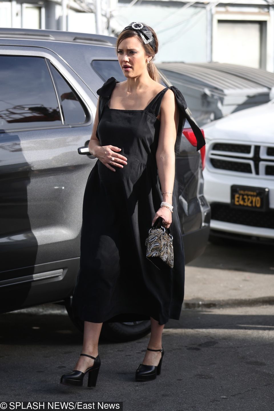 Jessica Alba w drodze na swój baby shower