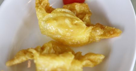 Mrożone chińskie pierożki z wieprzowiną i warzywami