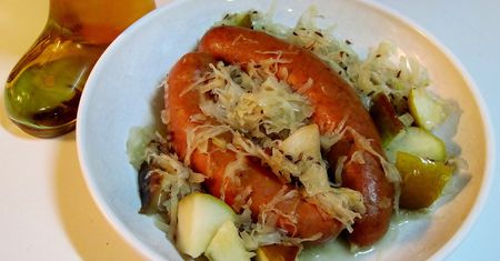 Gotowana wieprzowa kiełbasa Bratwurst