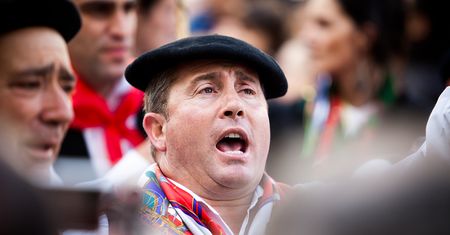 Jak zmienić zbyt czerwony odcień skóry na zdjęciach? [wideoporadnik]