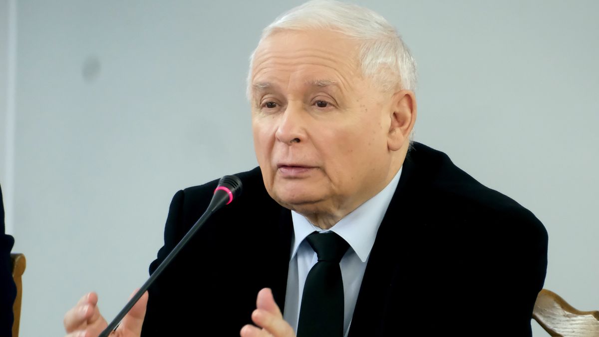 Niepokojące gesty podczas przesłuchania ws. Pegasusa. Jarosław Kaczyński się stresował?