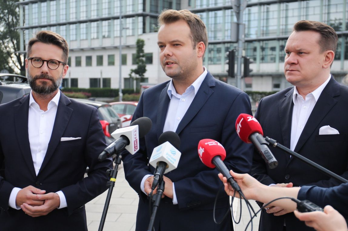PiS przed TVN. Pytania po przeciekach z TVP Info