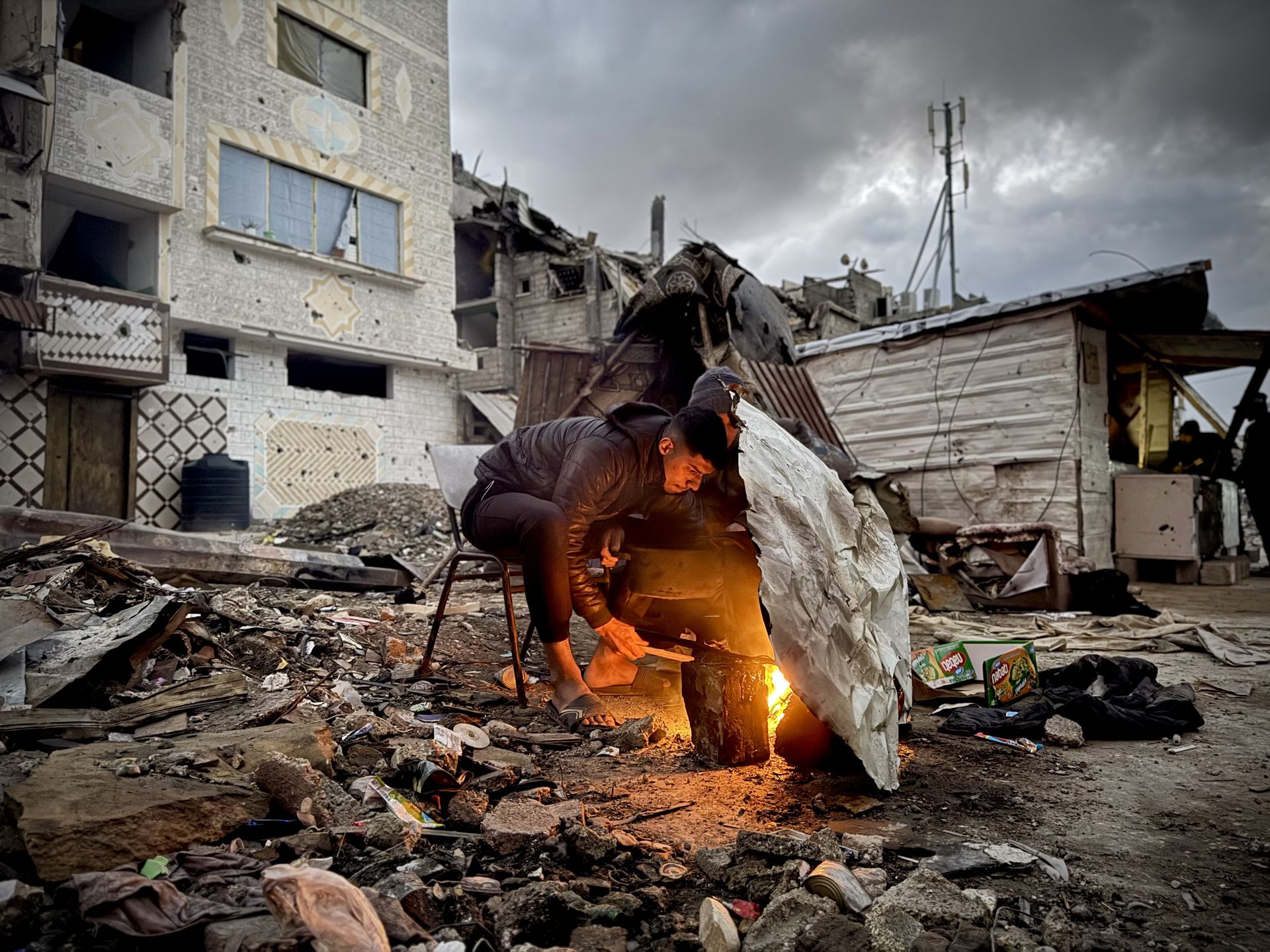 Życie pośród gruzów w Rafah. Zdjęcie z 6 lutego 2025